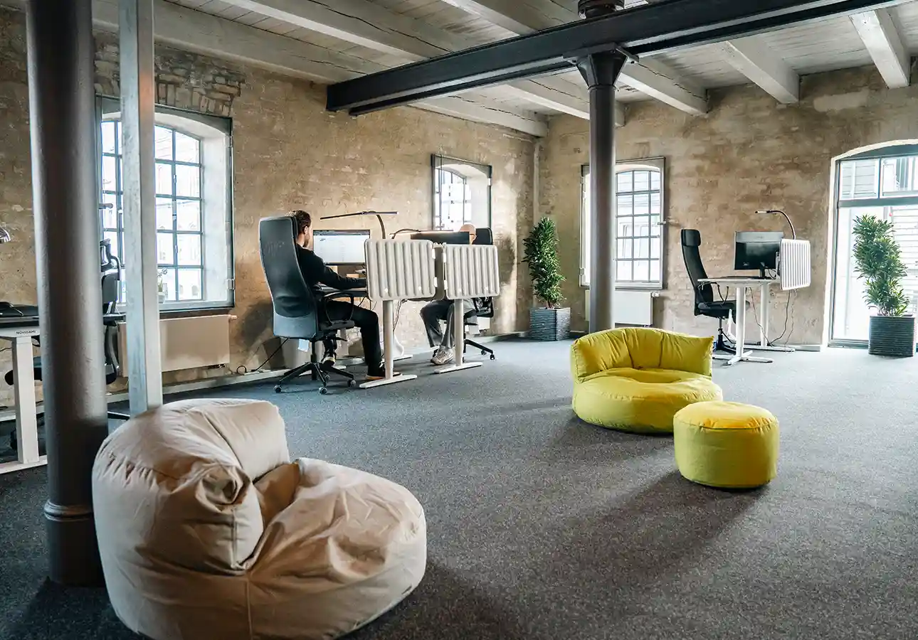 Büro der Amazon Agentur amaflow in Flensburg – moderne Arbeitsplätze im Loftstil
